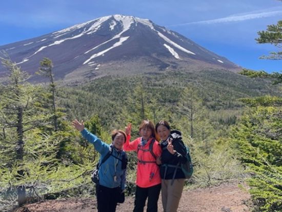 富士山トレッキングツアー　富士山の中腹を巡る御中道コース（奥庭～御庭～滑）＜小学生から参加可／5～6月・9月～10月／昼食付き／送迎付き／富士河口湖町＞