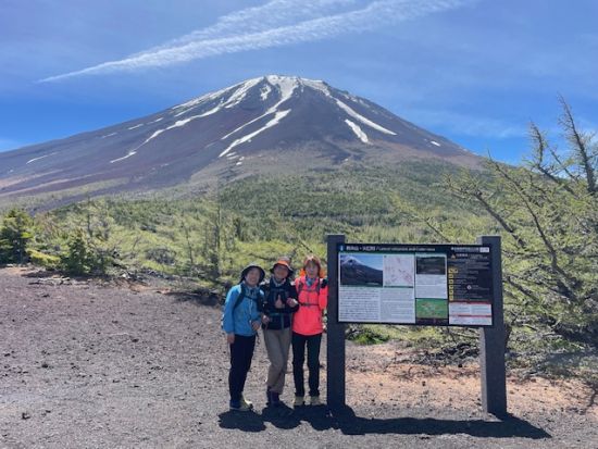 富士山トレッキングツアー　富士山の中腹を巡る御中道コース（奥庭～御庭～滑）＜小学生から参加可／5～6月・9月～10月／昼食付き／送迎付き／富士河口湖町＞