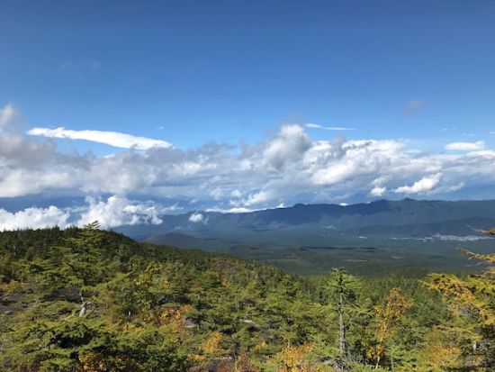 富士山トレッキングツアー　富士山の中腹を巡る御中道コース（奥庭～御庭～滑）＜小学生から参加可／5～6月・9月～10月／昼食付き／送迎付き／富士河口湖町＞