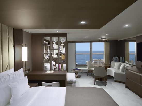 エクスプローラジャーニー　チビタベッキア発～バルセロナ着　地中海クルーズ8日間