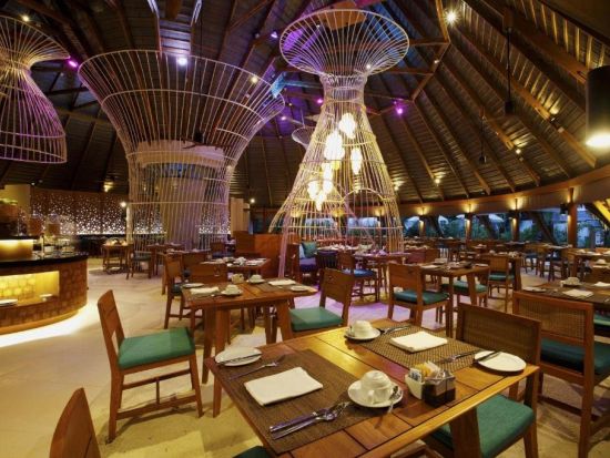 センターラ・ラス・フシ・リゾート＆スパ日帰りツアー　到着したら自由時間＜ランチビュッフェ付き／アルコールを含むドリンク飲み放題＞