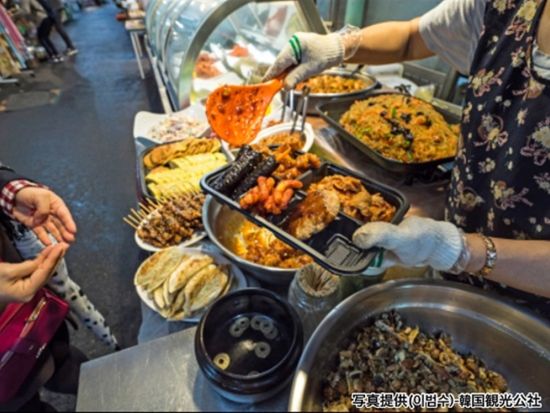 通仁市場＆南大門市場でB級グルメ食べ歩き！昼食は韓国のお弁当体験☆タッカンマリの夕食付きプランあり＜半日／日本語ガイド付き＞