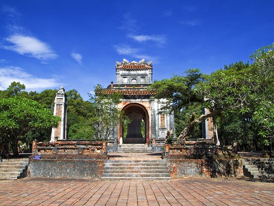 Vietnam_Hue_Tu Duc Royal Tomb_shutterstock_583627771