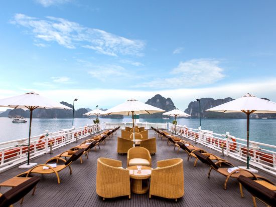 世界遺産ハロン湾＋ランハー湾1泊2日クルーズ「オウコー号」全室バルコニー付き！最大規模を誇るデラックスクルーズ船で優雅な船旅