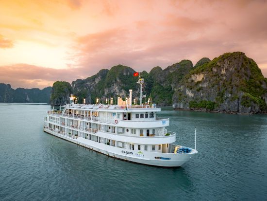 世界遺産ハロン湾＋ランハー湾1泊2日クルーズ「オウコー号」全室バルコニー付き！最大規模を誇るデラックスクルーズ船で優雅な船旅