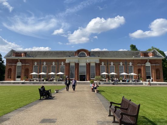 ロイヤル・アフタヌーンティーツアー ケンジントン・ガーデンズ散策＋オランジェリーでティータイム