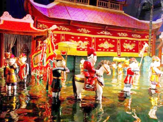 シクロで巡るハノイナイトツアー　ハノイ大教会＋ホアンキエム湖＋水上人形劇＋ハノイ名物ブンチャーのディナー＜夕食付／日本語ガイド＞