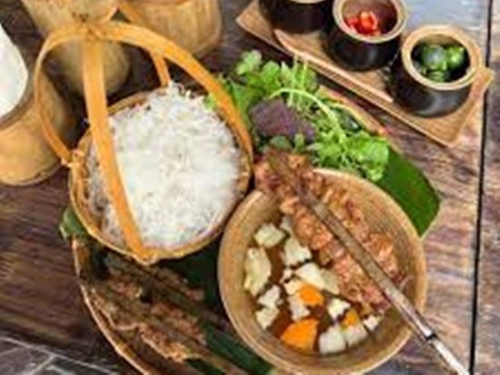 シクロで巡るハノイナイトツアー　ハノイ大教会＋ホアンキエム湖＋水上人形劇＋ハノイ名物ブンチャーのディナー＜夕食付／日本語ガイド＞