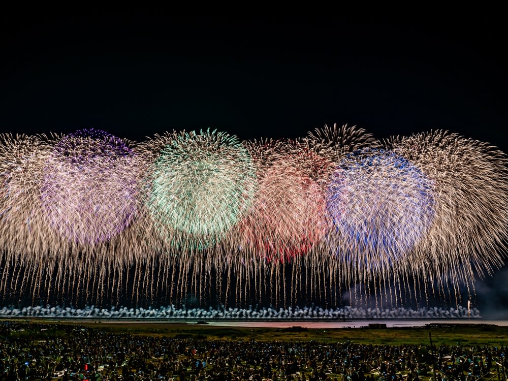 新宿発】ぎおん柏崎まつり 海の大花火大会 日帰り夜行ツアー！豪華花火を楽しむ イス・テーブル席付プラン or 観覧席なしプラン＜7月26日／新潟県＞  | 東京の観光&遊び・体験・レジャー専門予約サイト VELTRA(ベルトラ)