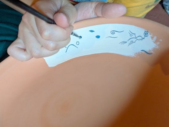 赤膚焼の世界へようこそ！赤膚焼（あかはだやき）絵付け体験＜約60分／下市町＞