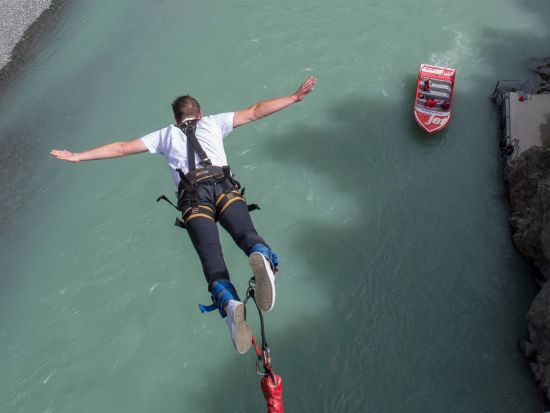 クライストチャーチ　バンジージャンプ　高さ35メートルからのスリル！