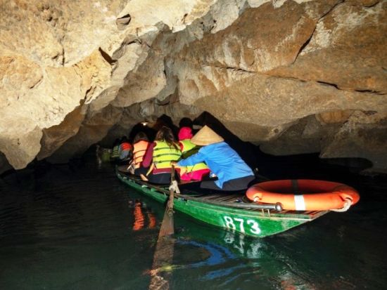 【貸切】世界遺産チャンアン＋古都ホアルー1日観光ツアー　小舟で絶景川下りも楽しめる＜1日／ニンビン名物昼食／日本語ガイド＞