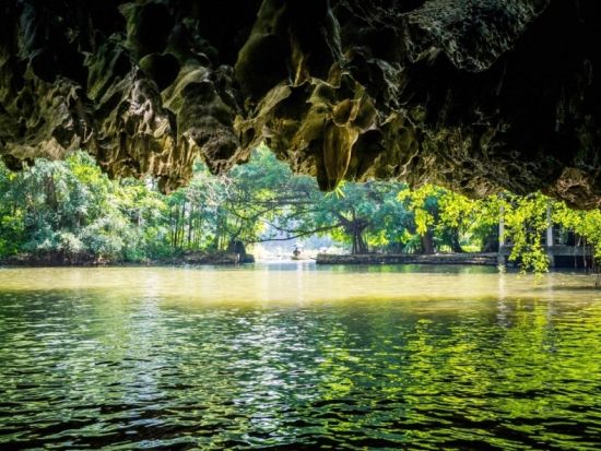 【貸切】世界遺産チャンアン＋古都ホアルー1日観光ツアー　小舟で絶景川下りも楽しめる＜1日／ニンビン名物昼食／日本語ガイド＞