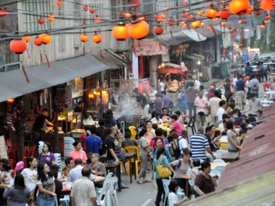 B級グルメ天国シニアワン　ナイトマーケットツアー ＜週末限定／日本語ガイド／クチン発＞