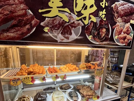 B級グルメ天国シニアワン　ナイトマーケットツアー ＜週末限定／日本語ガイド／クチン発＞