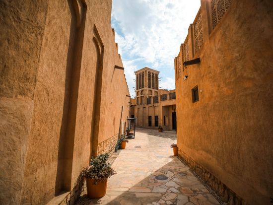 【プライベート】空港発 ドバイ観光　早朝スタート！アラビアンブレックファースト＋公認日本語ガイドとめぐる新旧市街＜半日＞ 