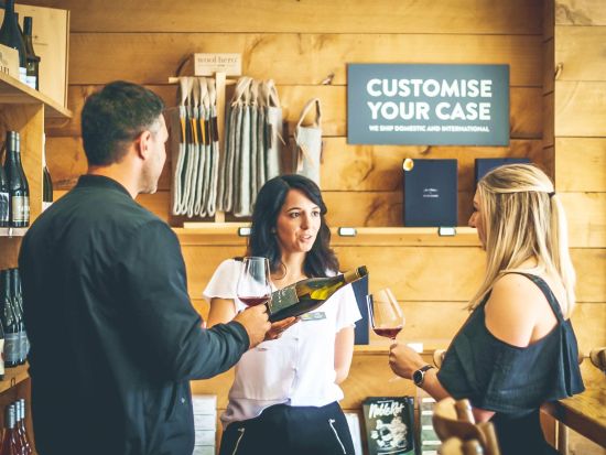 セントラルオタゴ ワイナリーツアー　3つの対照的な産地から4軒のワイナリーを訪問！＜午前発／試飲付／昼食付／英語ガイド／クイーンズタウン発＞