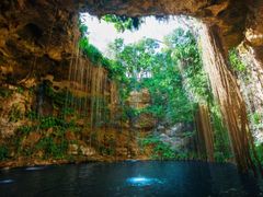 Mexico_Cancun_Cenote_Ik kil_shutterstock_606633623