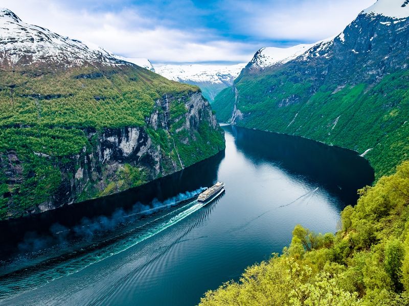 Norway_Geiranger_Fjord_shutterstock_309014675