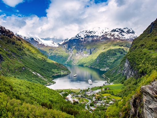 Norway_Geiranger_Fjord_shutterstock_300215978