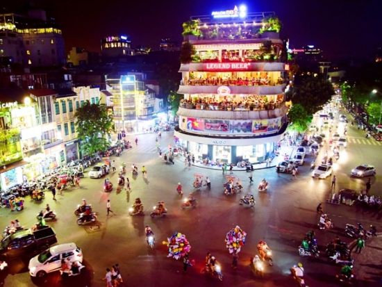 シクロで巡るハノイナイトツアー　ハノイ大教会＋ホアンキエム湖＋水上人形劇＋ハノイ名物ブンチャーのディナー＜夕食付／日本語ガイド＞