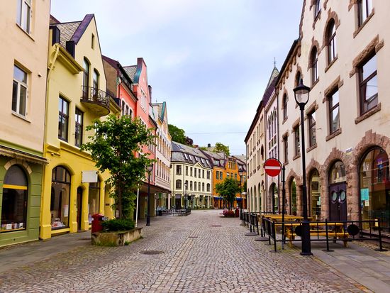 Cityscape of Alesund Norway_AdobeStock_55798571