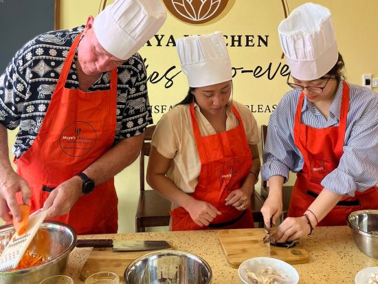 ハノイ 料理教室体験＆フォトジェニックツアー　伝統的な料理作りとフォトジェニックな観光地を巡る ＜1日／昼食付き／英語ガイド＞