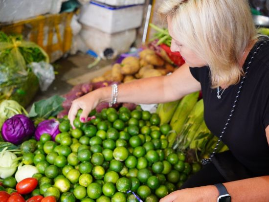 ベトナム料理教室体験　市場での食材の買い物と伝統的なベトナム料理作りを楽しむ ＜昼食付き／英語インストラクター＞