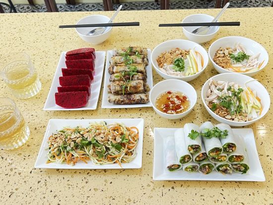 ベトナム料理教室体験　市場での食材の買い物と伝統的なベトナム料理作りを楽しむ ＜昼食付き／英語インストラクター＞