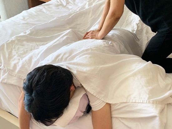 宿泊ホテル出張サービス by アカラスパ（旧キューブコスメティクス）　ロミロミマッサージ ＜ワイキキ地区＞