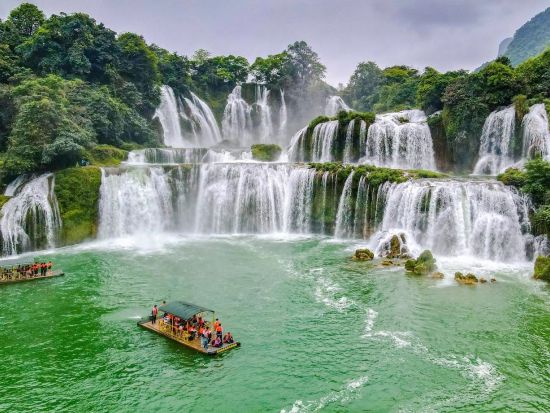 ハノイ発！ベトナム北部の絶景を巡る2泊3日ツアー　バンゾック滝＋バベ湖クルーズ+グオムガオ洞窟＜宿泊付／日本語ガイド＞