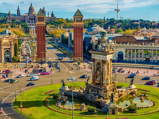 Spain_Barcelona_Plaza de Espana_shutterstock_617635292