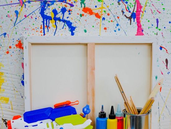 絵の具を飛ばしてストレス発散！アクションペインティング体験＜聖水店＞