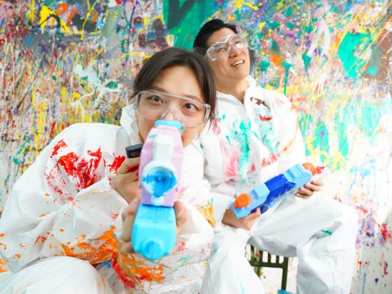 絵の具を飛ばしてストレス発散！アクションペインティング体験＜聖水店＞