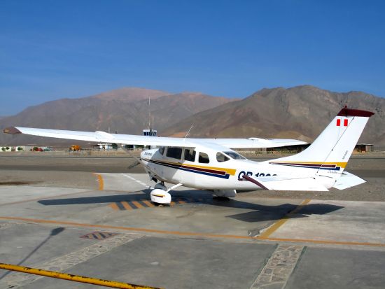 ナスカの地上絵セスナ遊覧＆バジェスタス諸島クルーズ1泊2日ツアー＜日本語ガイド／宿泊費込み／食事付／リマ発＞