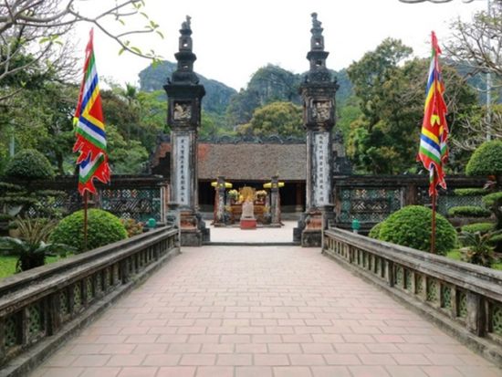 世界遺産チャンアン＋古都ホアルー＋クアン・フー・カウ線香村観光ツアー　洞窟でのボート探検でハノイの自然を満喫＜昼食／英語ガイド／貸切プラン選択可＞