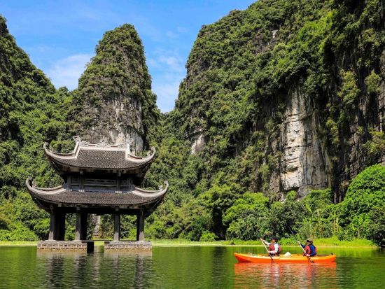 世界遺産チャンアン＋古都ホアルー＋クアン・フー・カウ線香村観光ツアー　洞窟でのボート探検でハノイの自然を満喫＜昼食／英語ガイド／貸切プラン選択可＞