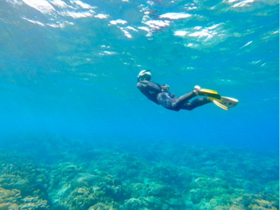 シュノーケルボートチャーター グループ貸切！自分たちだけの空間で特別な時間を過ごせるコース＜1～8名／無料撮影／北谷発＞