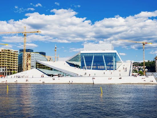 Norway_Oslo_Oslo Opera House_pixta_37003018_M
