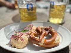 Beer & Pretzel !