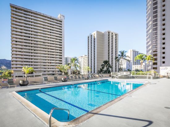 Aston-at-the-Waikiki-Banyan-Pool-opt23000x2000