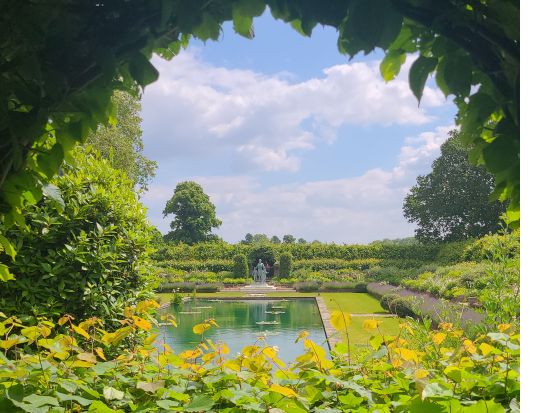 ロイヤル・アフタヌーンティーツアー ケンジントン・ガーデンズ散策＋オランジェリーでティータイム