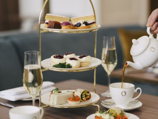 ロイヤル・アフタヌーンティーツアー ケンジントン・ガーデンズ散策＋オランジェリーでティータイム