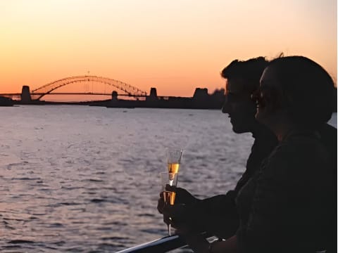 【サンセットクルーズ】キャプテンクック豪華船クルーズ☆シドニー湾の夕日を見ながら3コースディナーを堪能！