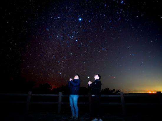 スターナイトフォト　6等星まで見える天然プラネタリウムの星空をバックに記念撮影＜国頭村森林公園＞