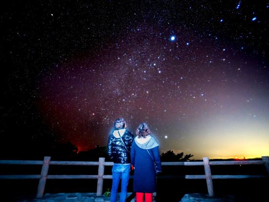 スターナイトフォト　6等星まで見える天然プラネタリウムの星空をバックに記念撮影＜国頭村森林公園＞