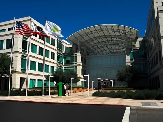 スティーブ・ジョブズ ゆかりのスポットへ！シリコンバレーのIT企業等10か所以上を巡る＜日本語ガイド＞