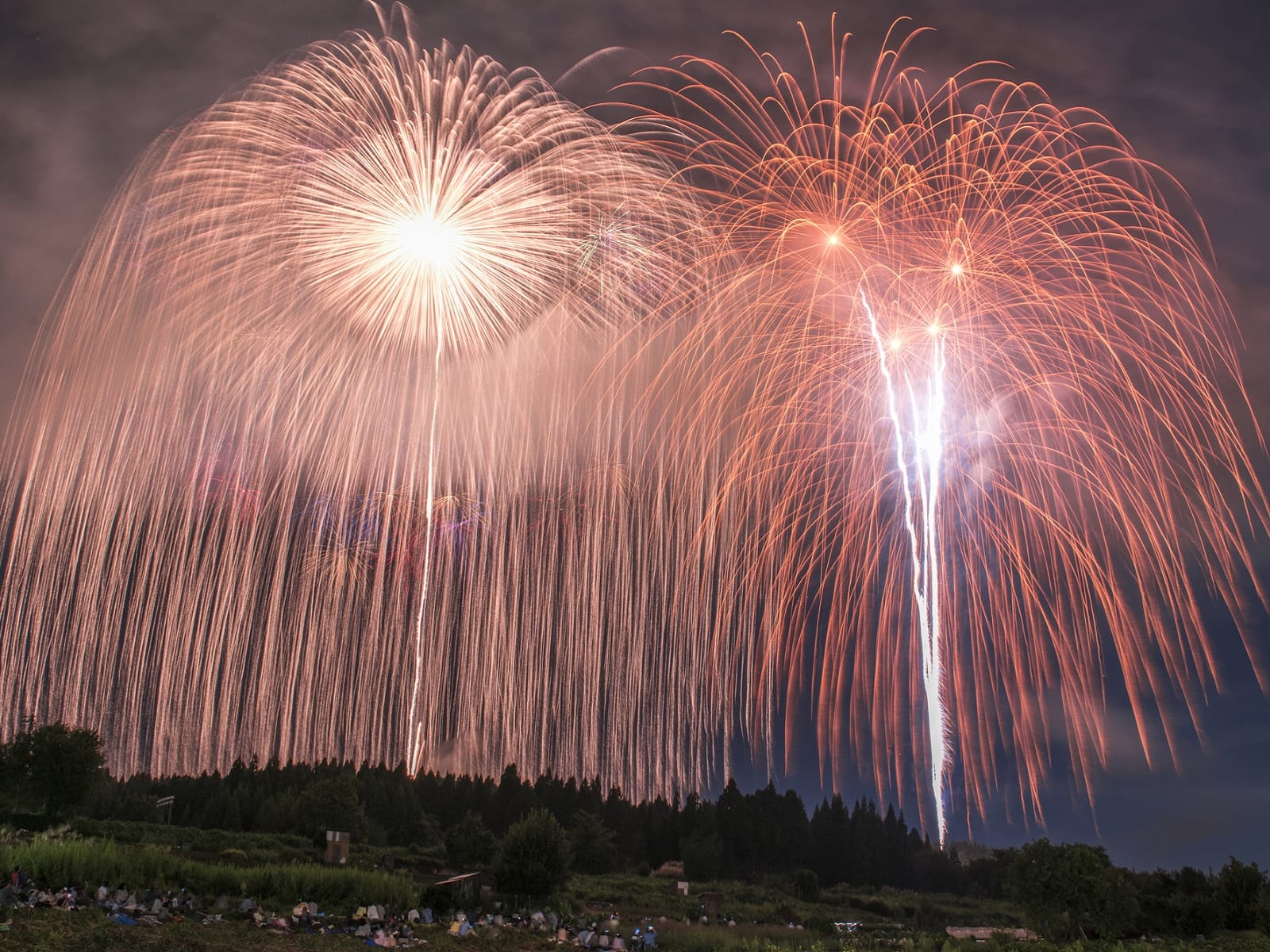 1泊2日】9月13日、9月14日限定バスツアー！越後三大花火「片貝花火大会」観覧 浅原神社＋清津峡＋湯沢高原を巡る  夏の新潟を満喫できるツアー＜新宿発着＞ | 東京の観光&遊び・体験・レジャー専門予約サイト VELTRA(ベルトラ)