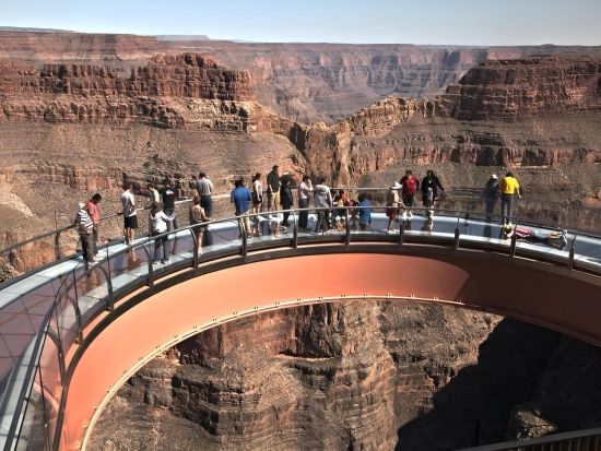 小型飛行機で行く グランドキャニオン・ウエスト＆スカイウォーク　到着したら自由散策 ＜片道約35分フライト／日本語オーディオガイド／英語ドライバー＞