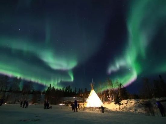 イエローナイフ オーロラ観賞ツアー　ダウンタウン中心地のノヴァ・イン宿泊付き ＜2泊3日～4泊5日／日本語ガイド／イエローナイフ空港発＞